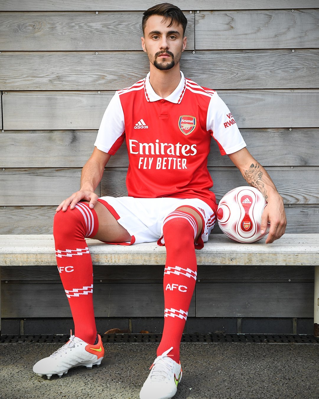 英超赛程吃紧，塞维利亚冲刺阶段复出首秀，质疑声仍在，团队化学反应显著的简单介绍-ayx